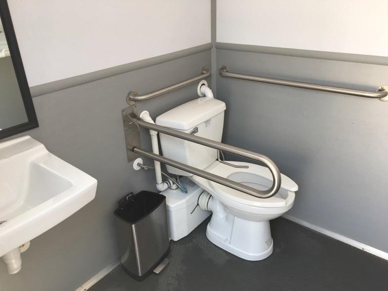 Trailer sanitario WC360 en operación